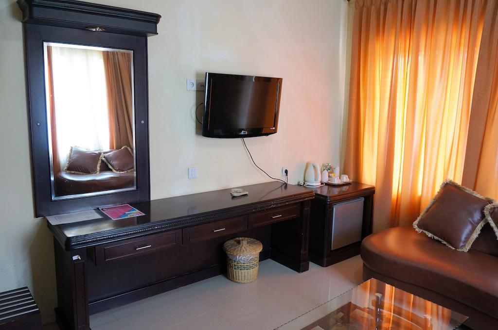 Edotel Minangkabau Padang  Habitación foto