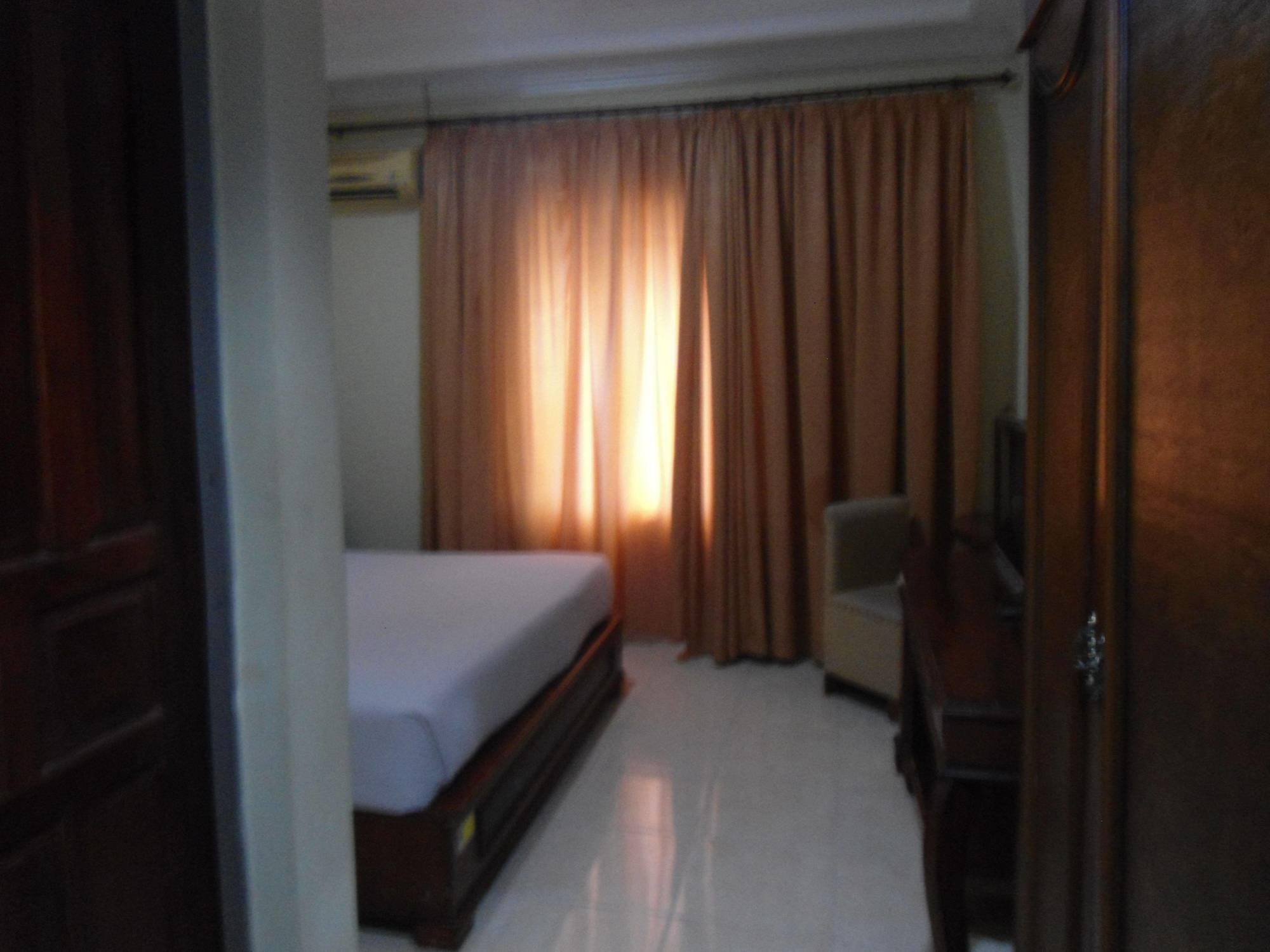 Edotel Minangkabau Padang  Exterior foto