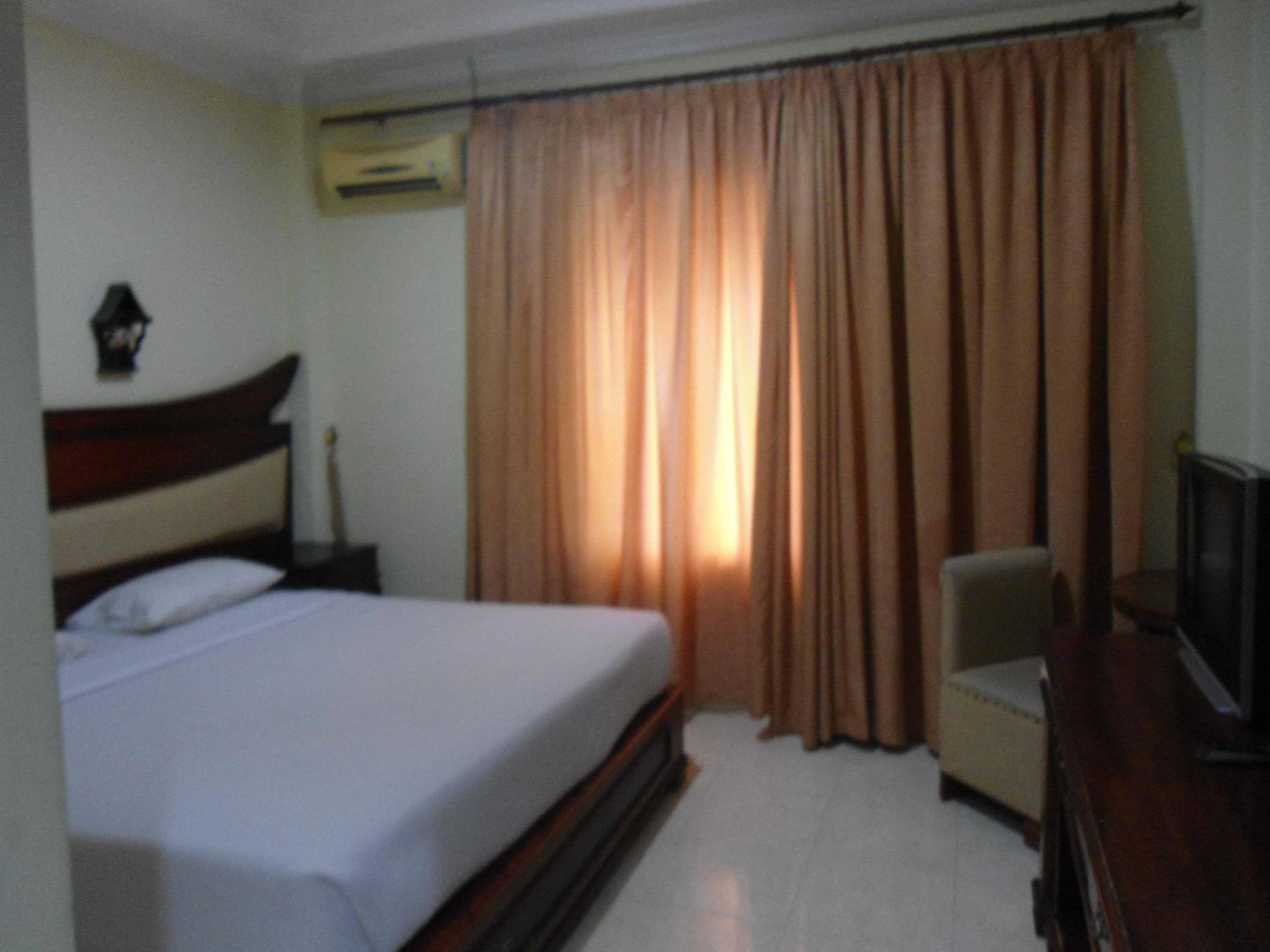 Edotel Minangkabau Padang  Exterior foto